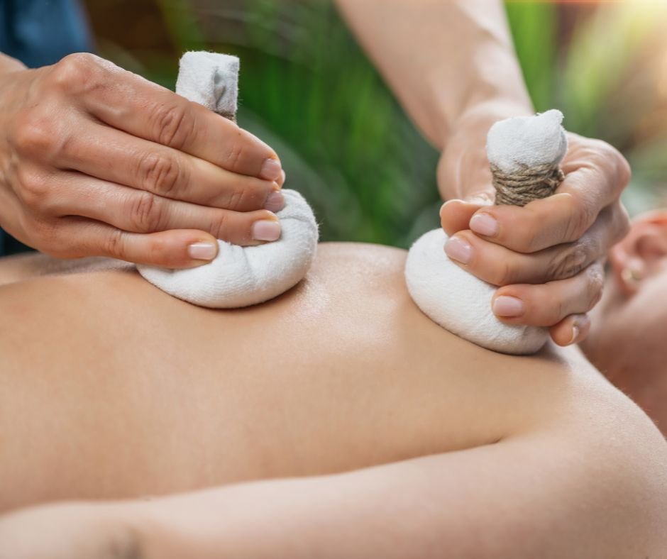 Njavarakizhi (Rice Bolus Therapy)